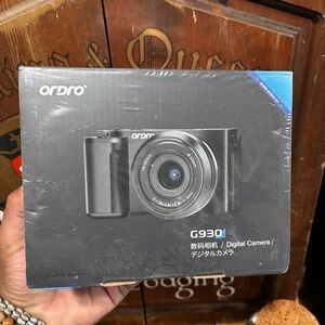 G930 Black Digital Camera